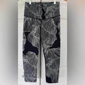 North Face Flashdry Ginkgo Capri Leggings